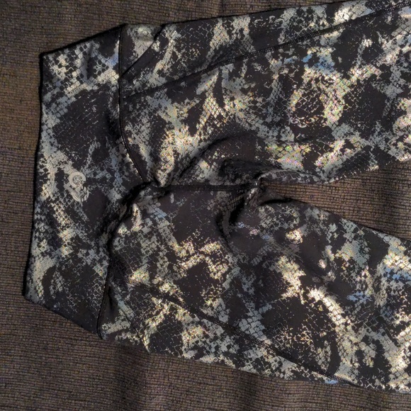 Curves and Combatboots metallic snakeskin print leggings - Picture 6 of 7